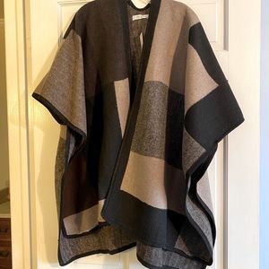 NWT Jon & Anna poncho